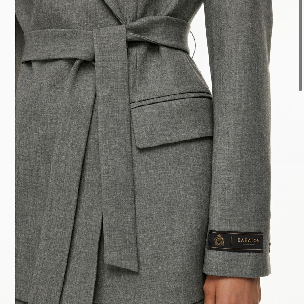 Aritzia Babaton color black Innovate Blazer - Picture 5 of 8
